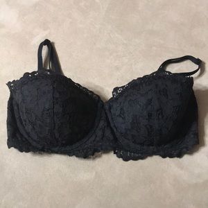 Victoria’s Secret black lacy bra size 32D